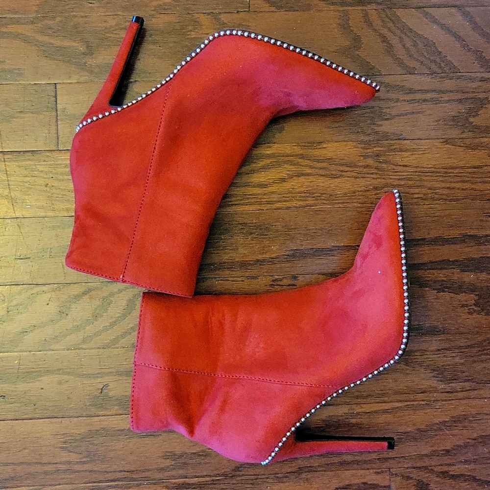 X2B RED faux suede silver beaded high 4" heel ankle boots zip close size…7 NEW